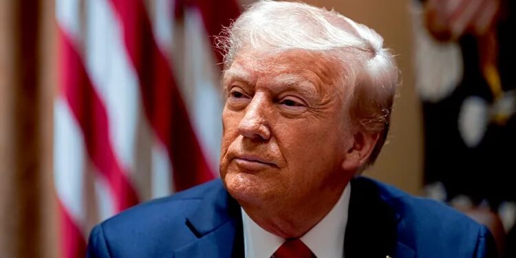 Donald Trump adopata medidas con la emisión de visado