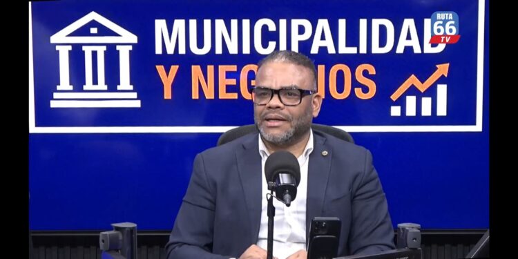Nilson Batista presenta cinco ejes para una gestión municipal efectiva en Santo Domingo Oeste