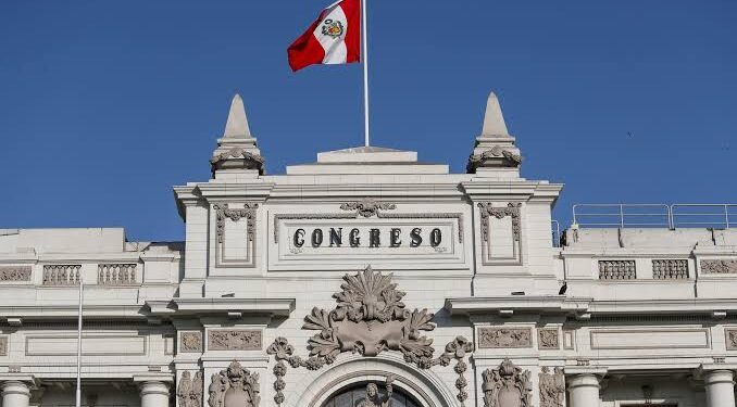 Congreso de Perú al debate.