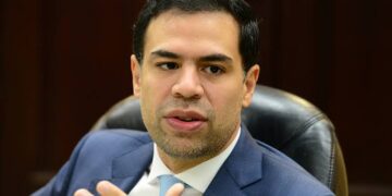 Roberto Ángel advierte que un “outsider” podría irrumpir en la política dominicana rumbo a 2028