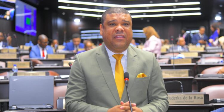 Diputado Ramón Raposo aboga por construcción de centro especializado para pacientes con diabetes e hipertensión en Santo Domingo Norte