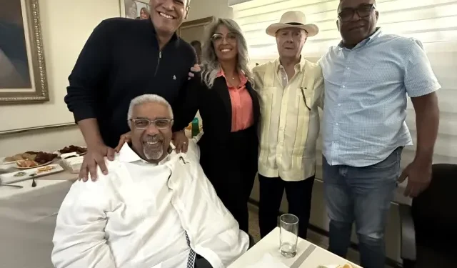 Hipólito Mejía visita a Peña Guaba y resalta su amistad